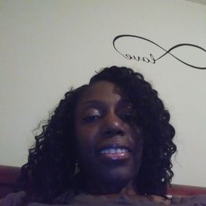 Meet your Posher, Bronella